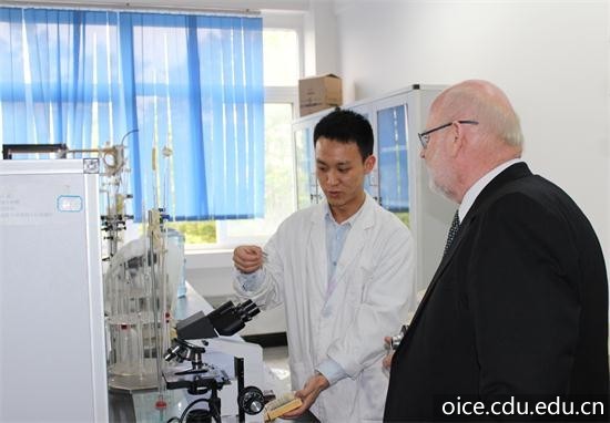 2014.4.21新西兰联合理工大学DAVID参观城乡建设学院.jpg 2014.4.21新西兰联合理工大学DAVID参观城乡建设学院.jpg